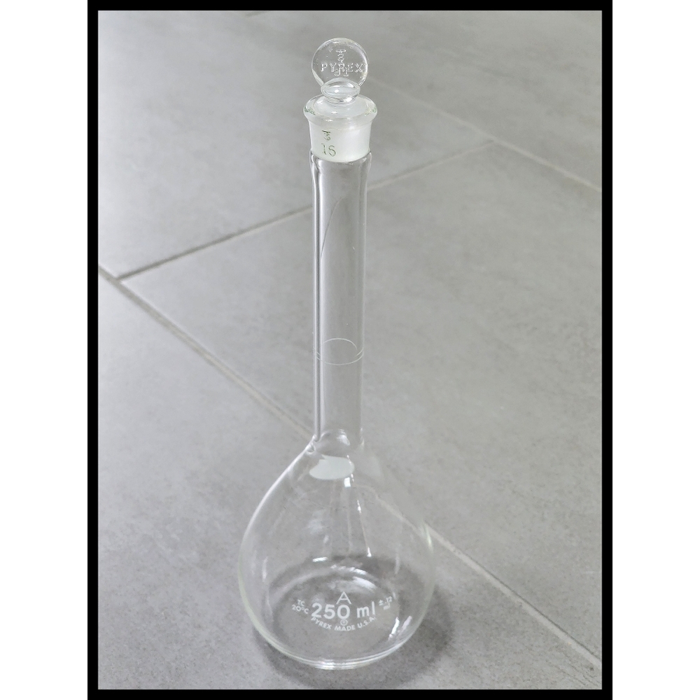 Vintage PYREX 250 ml Flask Beaker Longneck Laboratory Glass Topper Clear